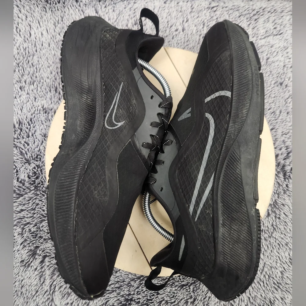 Nike Air Zoom Pegasus 37 Shield Triple Black Running Shoes Mens Size 9.5 - Picture 6 of 9
